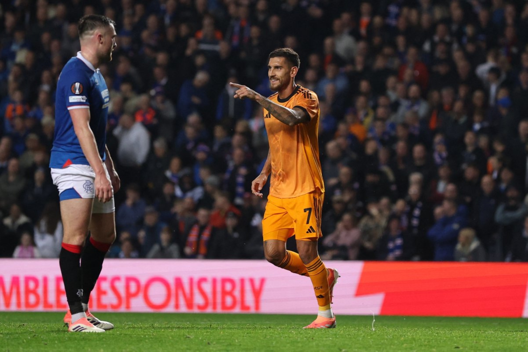 روما يفوز على رينجرز بثنائية في الدوري الأوروبي