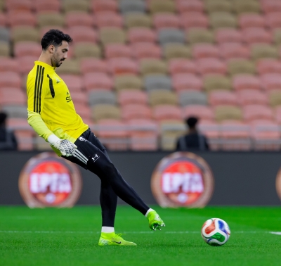 الدعيع يدافع عن العقيدي: من أفضل حراس السعودية والتنافس مع العويس ضروري