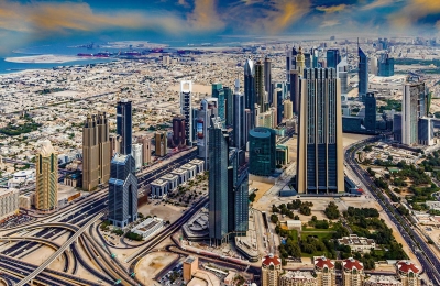 8 إصابات نتيجة سقوط شظايا على منازل في دبي