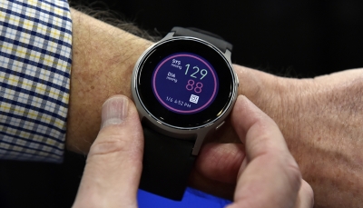 ابتكار جهاز ذكي قابل للارتداء لقياس ضغط الدم