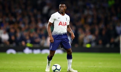 لاعب توتنهام السابق يعلن اعتزاله كرة القدم بشكل نهائي