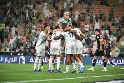 الأهلي يستعيد انتصاراته على حساب ضمك