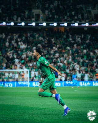 محرز يشعل حماس جماهير الأهلي