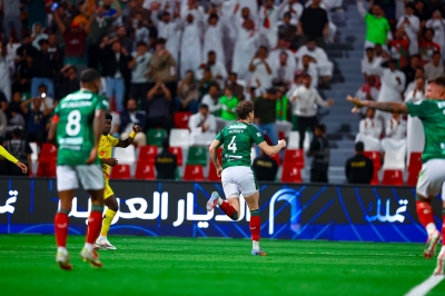 الاتفاق يهزم القادسية بثلاثية مثيرة في 