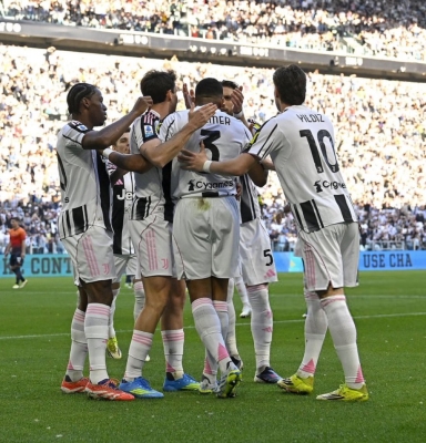 يوفنتوس يهزم جنوى ويقترب من المربع الذهبي