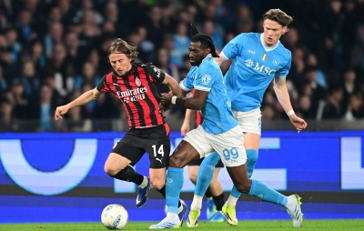 نابولي يحسم قمة ميلان ويعتلي وصافة الدوري الإيطالي