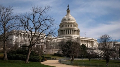 البيت الأبيض يحذّر موظفيه من استغلال معلومات حرب إيران للمراهنة