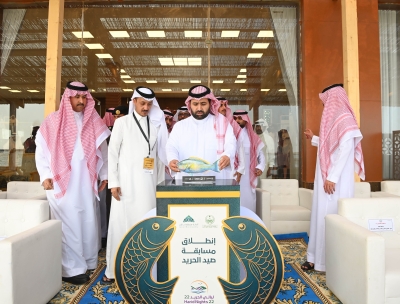 أمير جازان يشارك أهالي فرسان فرحة صيد الحريد