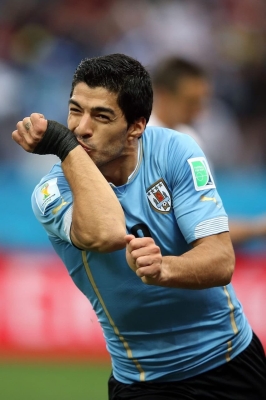 سواريز يفتح باب العودة لمنتخب أوروجواي قبل مونديال 2026