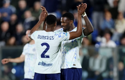 إنتر يقترب بقوة من لقب الدوري الإيطالي بعد انتصار مثير على كومو