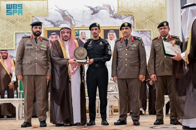 تكريم رجل أمن لإنقاذه حياة آخرين في حريق عنيزة