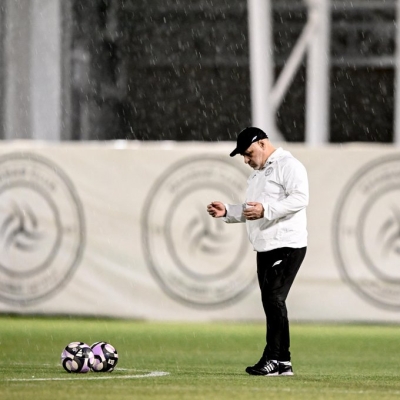 بن زكري: كنا نستحق نقاط القادسية.. والبطاقات الملونة 