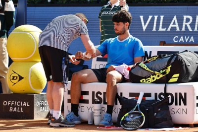 إصابة في المعصم تُبعد ألكاراز عن بطولة برشلونة المفتوحة ​للتنس