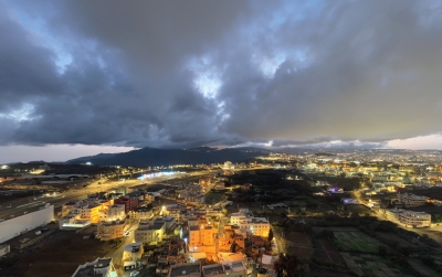 الغيم يعانق عسير في لوحة طبيعية نابضة