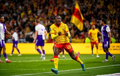 سعود عبدالحميد يسجل في فوز لانس على تولوز بالدوري الفرنسي