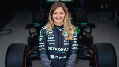 الفرنسية بين تصبح أول امرأة تقود سيارة مرسيدس لفورمولا 1