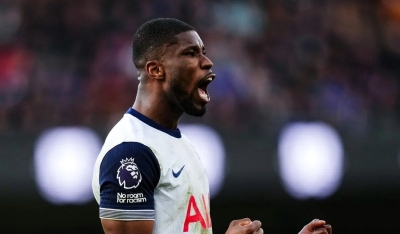 توتنهام يطالب الشرطة بالتدخل بشأن العنصرية ضد دانسو