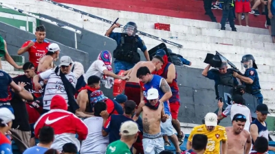 أعمال عنف تُجبر السلطات على إلغاء مواجهة في دوري باراجواي