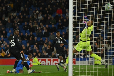 برايتون يسحق تشيلسي بثلاثية ويشعل الغضب ضد روزينيور