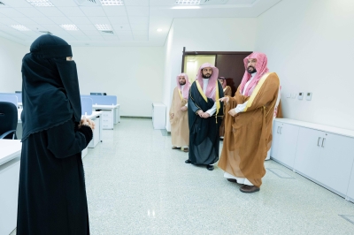 وزير العدل يتفقّد محاكم جدة ويلتقي بالمستفيدين