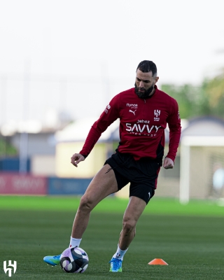 بنزيما وسالم ومالكوم يعودون لتدريبات الهلال