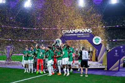 الأهلي المصري يهنئ الأهلي بالتتويج القاري المستحق