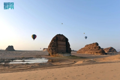 رحلات المنطاد في العُلا.. متعة التحليق واستكشاف الطبيعة