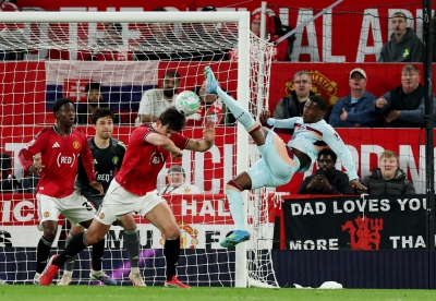 مانشستر يونايتد يهزم برينتفورد ويقترب من دوري الأبطال