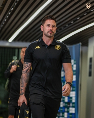 هل هناك إراحة للاعبين أمام الاتحاد قبل نهائي الكأس؟ مدرب الخلود يجيب