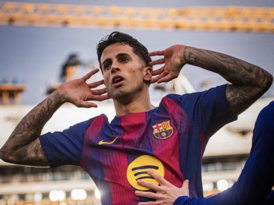 كانسيلو يُحرج الهلال بعد تتويجه مع برشلونة