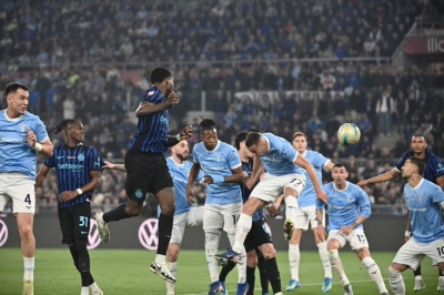 إنتر يضرب لاتسيو بثنائية ويتوج بكأس إيطاليا
