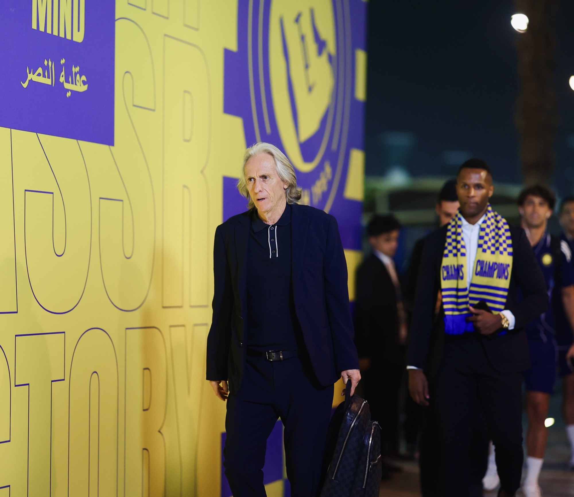 بعد تتويج النصر.. كم لقب في مسيرة جيسوس التدريبية؟