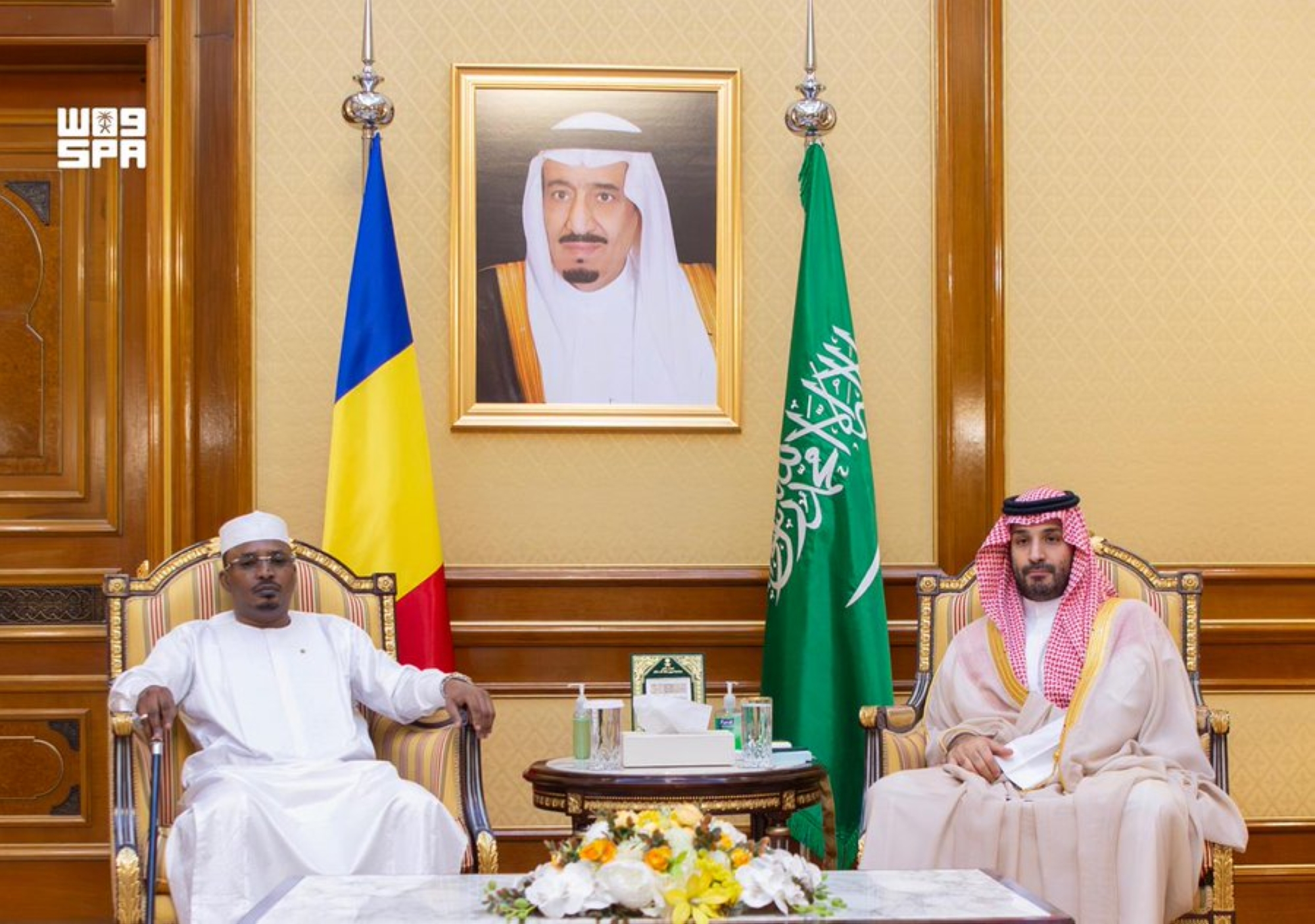 ولي العهد ورئيس تشاد يستعرضان أوجه العلاقات الثنائية