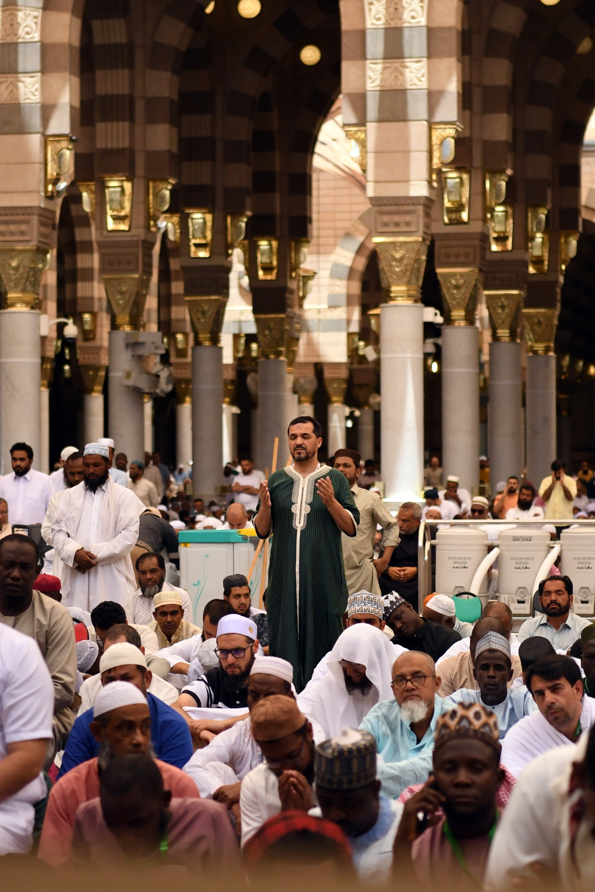 المدينة المنورة تودّع الحجاج وتستقبل طلائع المعتمرين