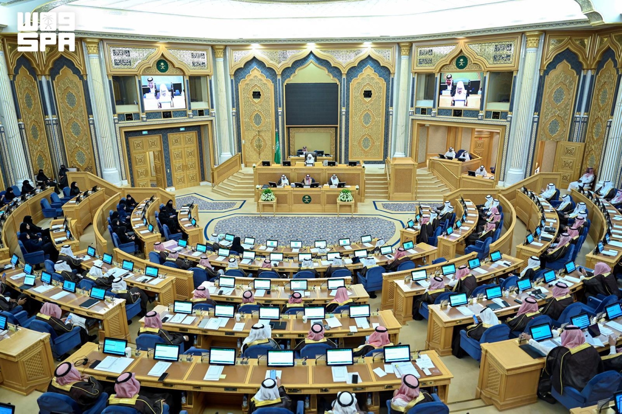 مُطالبة شورية بتركيب أﻋﻤﺪة اﻹﻧﺎرة ﻋﻠﻰ اﻟﻄﺮق اﻟﺴﺮﯾﻌﺔ اﻟﺮاﺑﻄﺔ 
