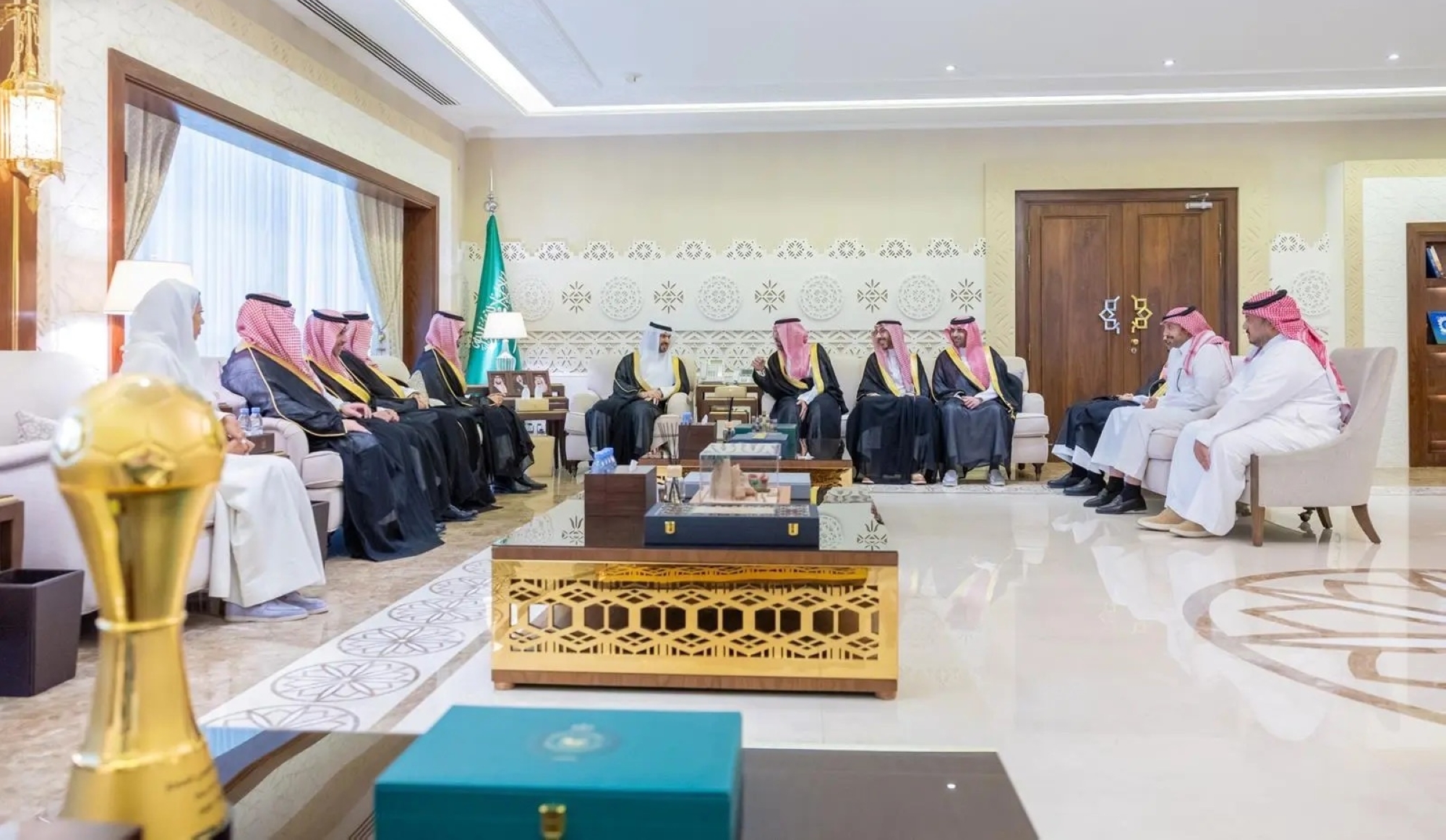 نائب أمير الشرقية يهنئ القادسية بتحقيق الدوري السعودي تحت 18