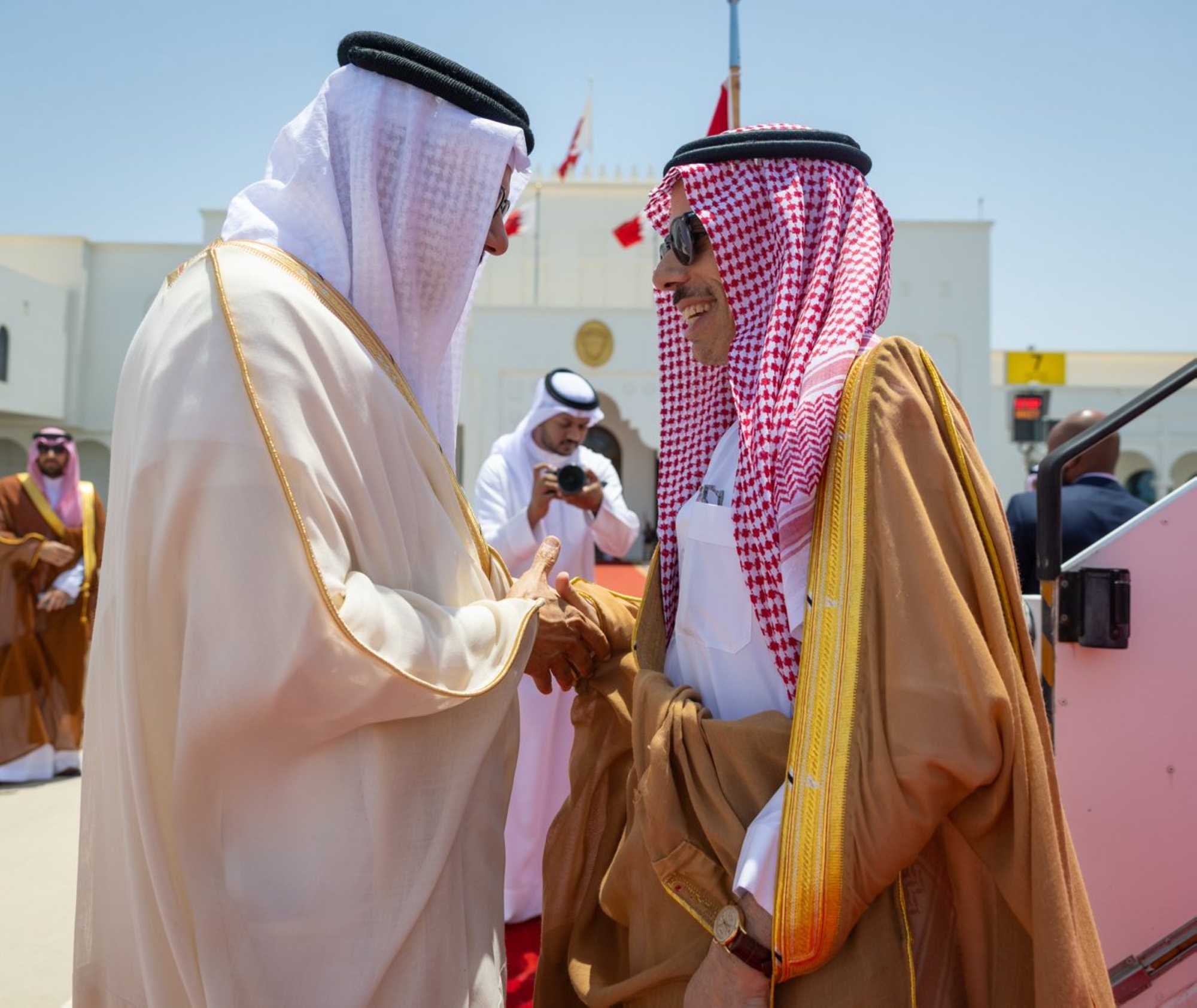 وزير الخارجية يصل البحرين للمشاركة في اجتماع مجلس التعاون