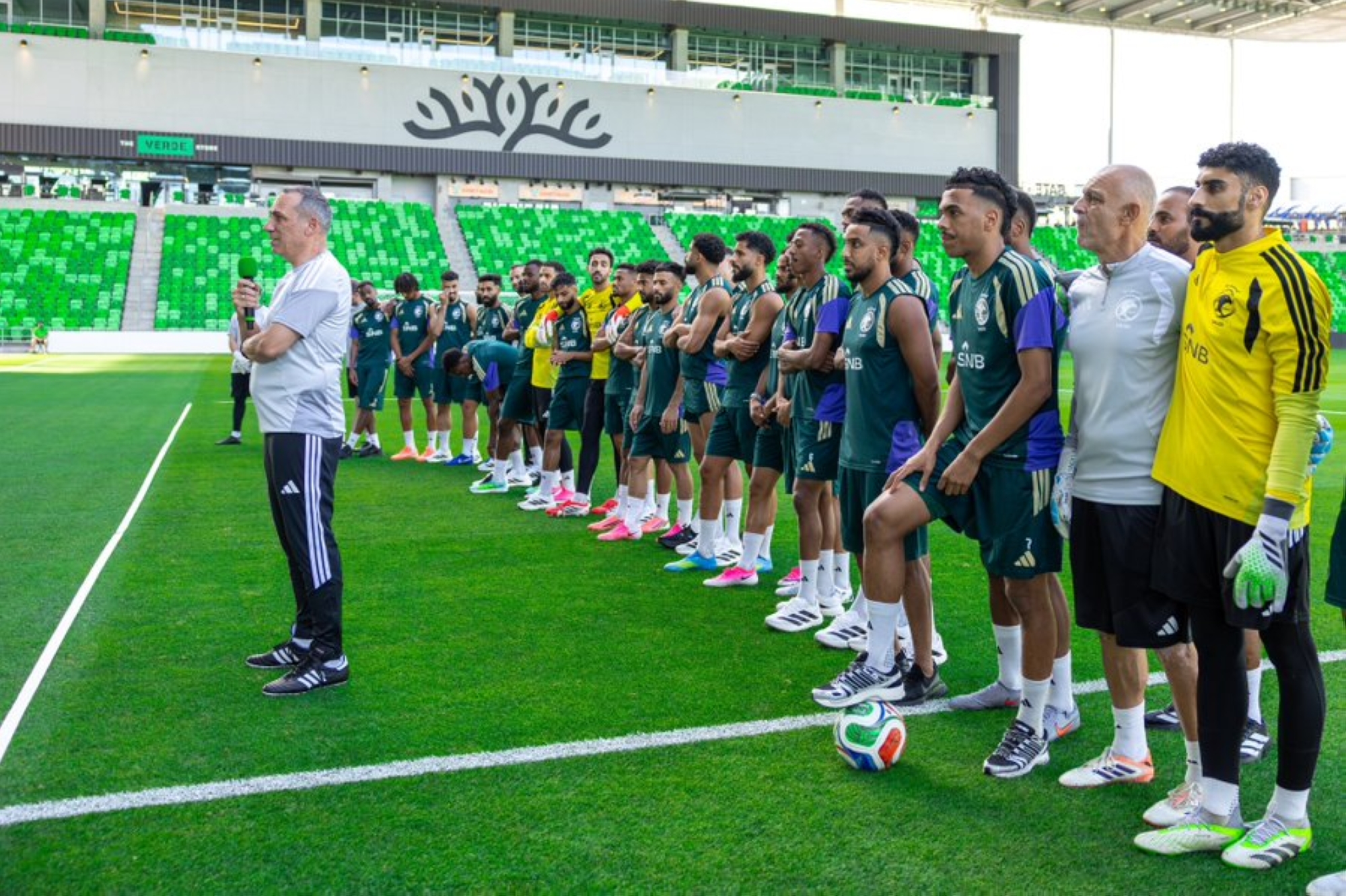 دونيس لجماهير الأخضر: أنتم اللاعب رقم 1 في مشوارنا بالمونديا